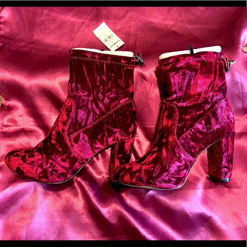 Express Velvet Boot